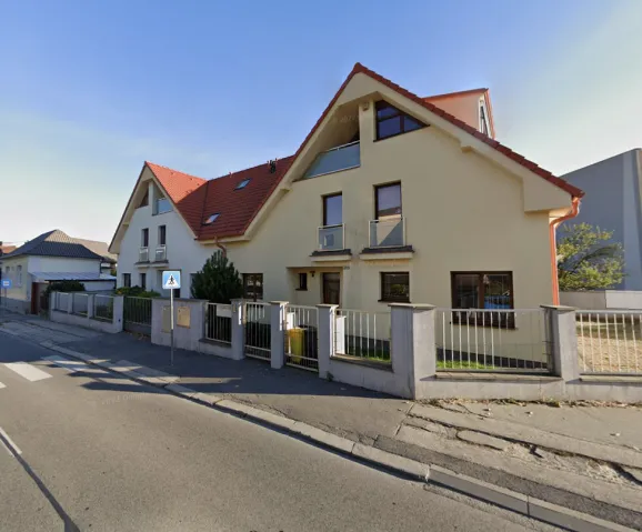 Dvojdom so 4 bytmi Pri vinohradoch — Rača, Bratislava