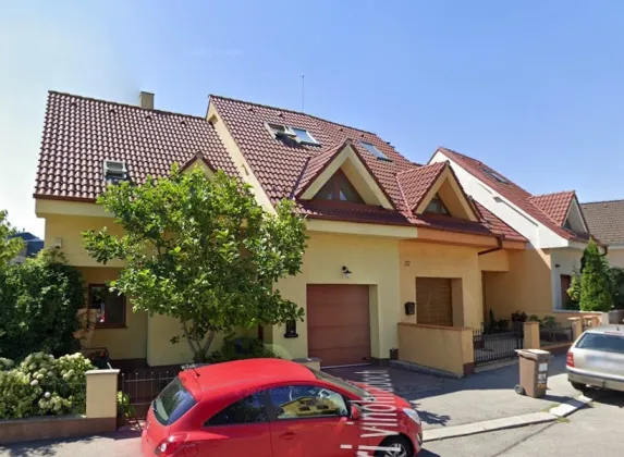 Radový trojdom Pri vinohradoch — Rača, Bratislava